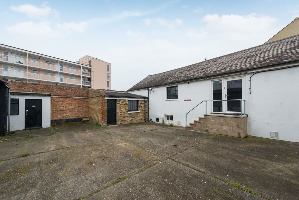 Property photo 2 of 24 Picture No. 06