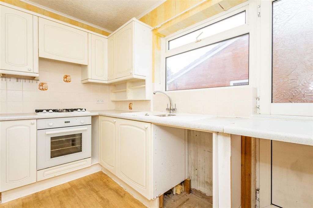 Property photo 3 of 13 Kitchen