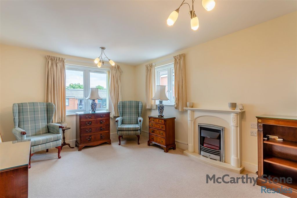 Property photo 2 of 28 8696087-Interior08.Jpg