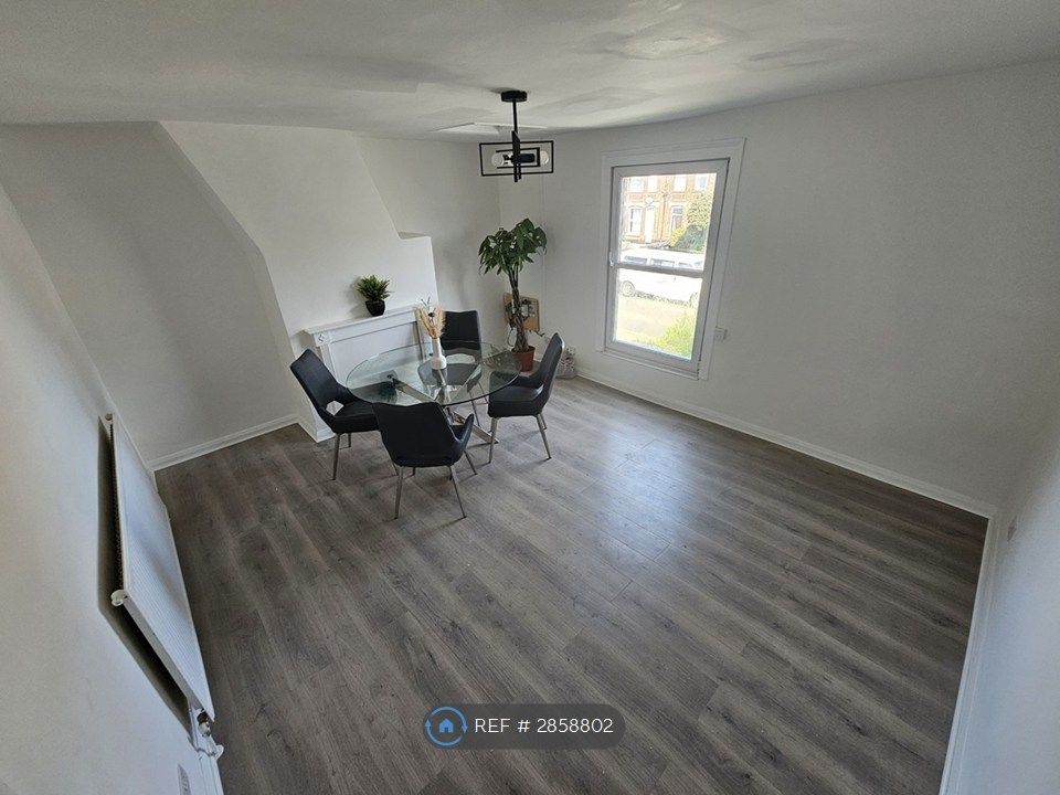 Property photo 3 of 8