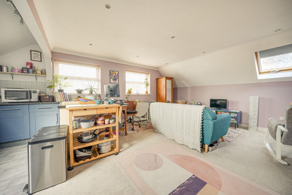 Additional image 5 of 2 bed flat for saleBrooklands House, Leighton Road, Leighton Buzzard LU7