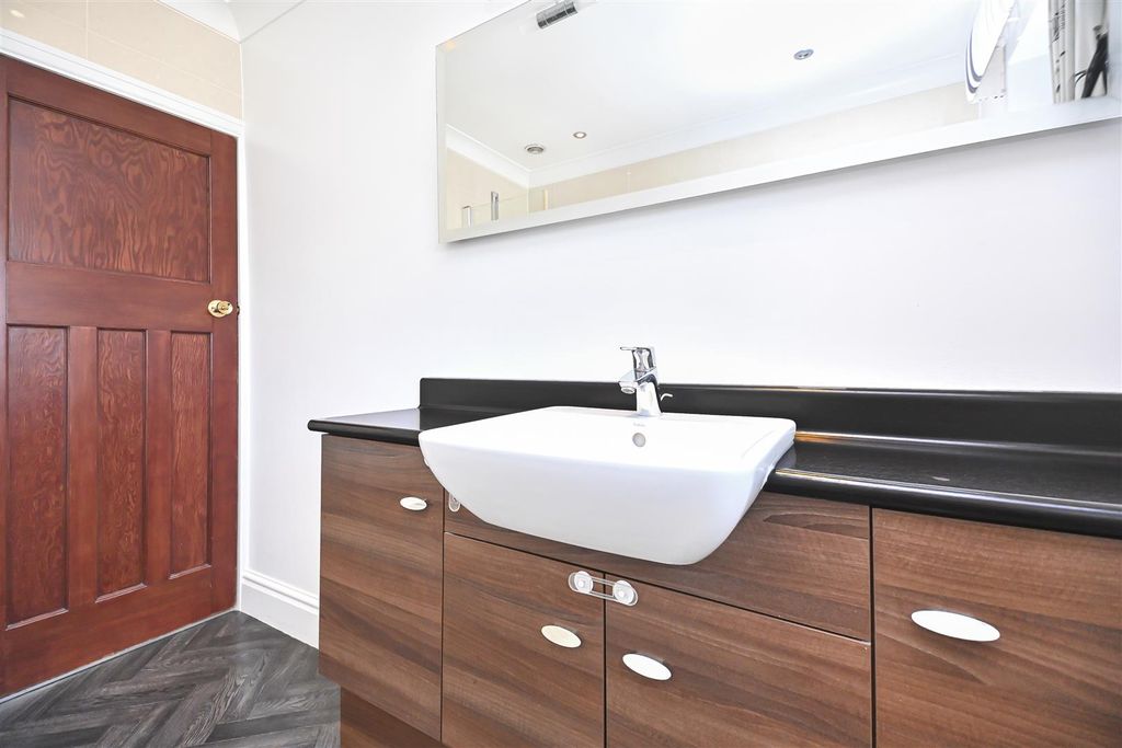 Property photo 2 of 42 151 Platt Fold Road Bathroom (2).Jpg