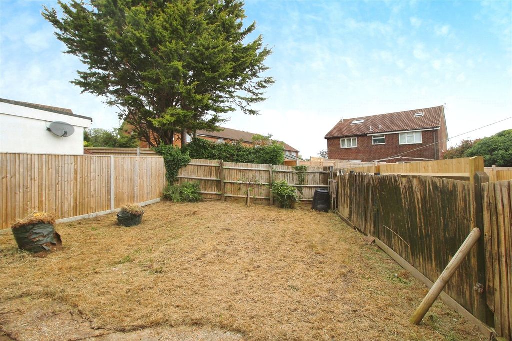 Property photo 2 of 12 Garden