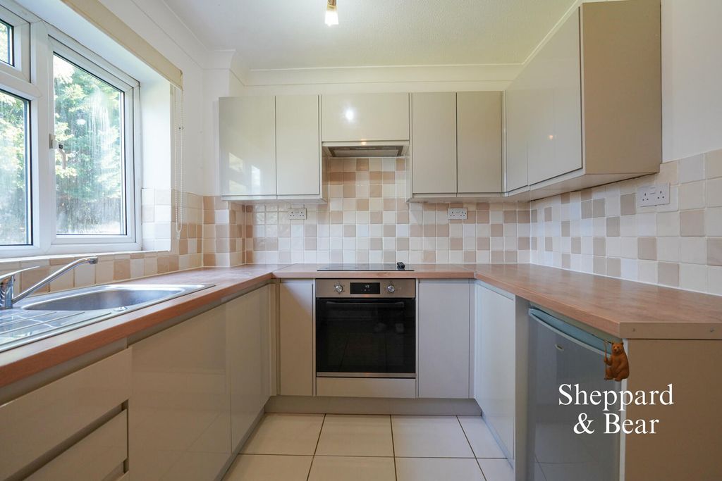 Property photo 2 of 18 Kitchen