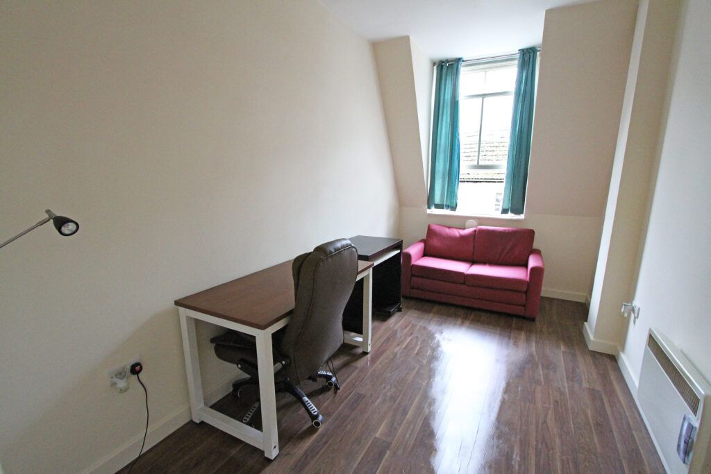 Property photo 3 of 6