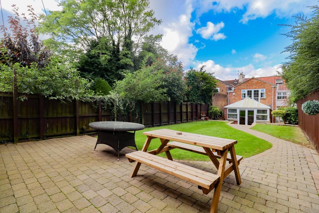 Property photo 2 of 37