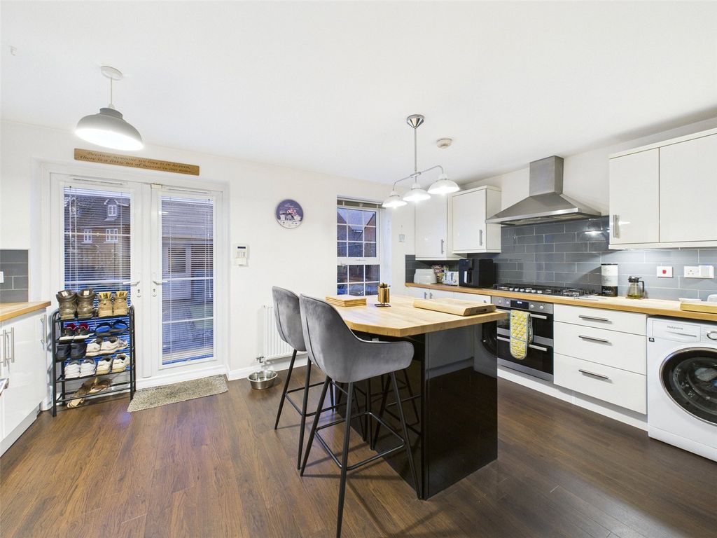 Property photo 2 of 14 Picture No. 19