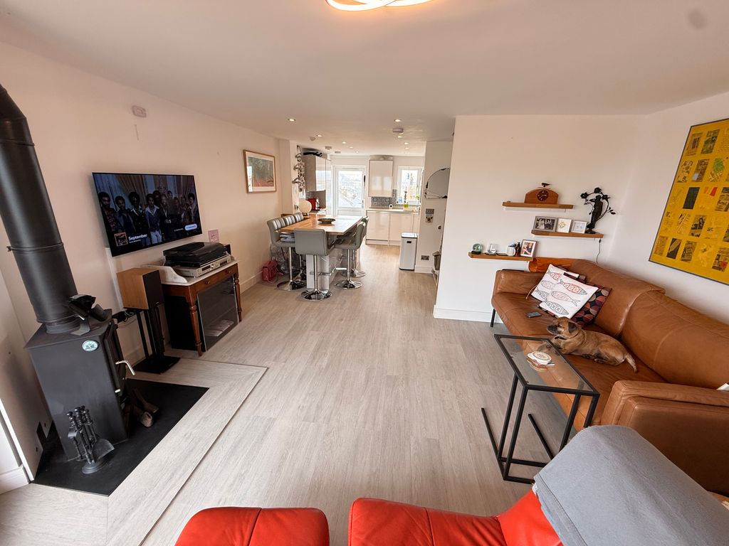 Property photo 2 of 46