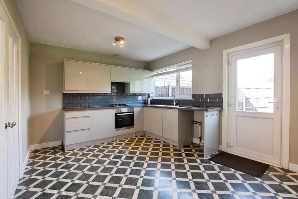 Property photo 2 of 17 Kitchen