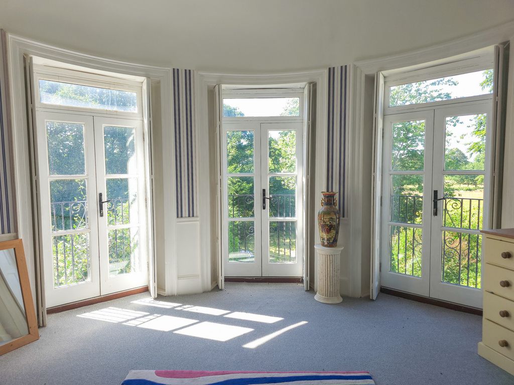 Property photo 1 of 31