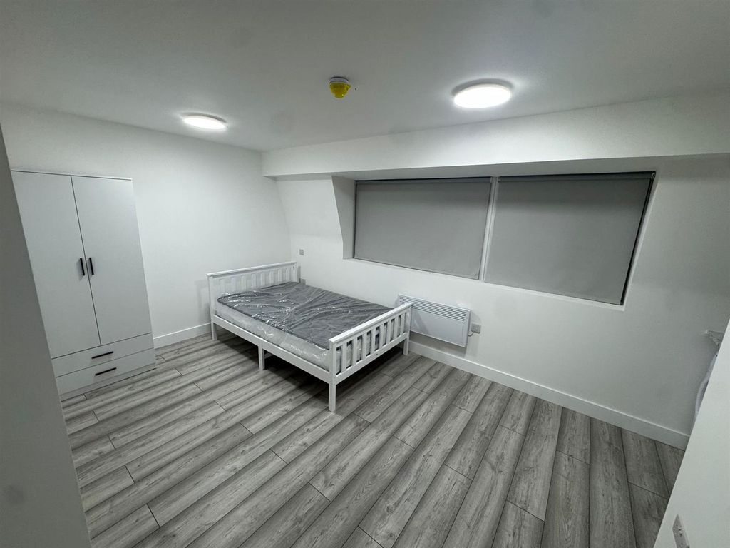 Property photo 1 of 2 Room 4 Gibbons Close.Jpeg