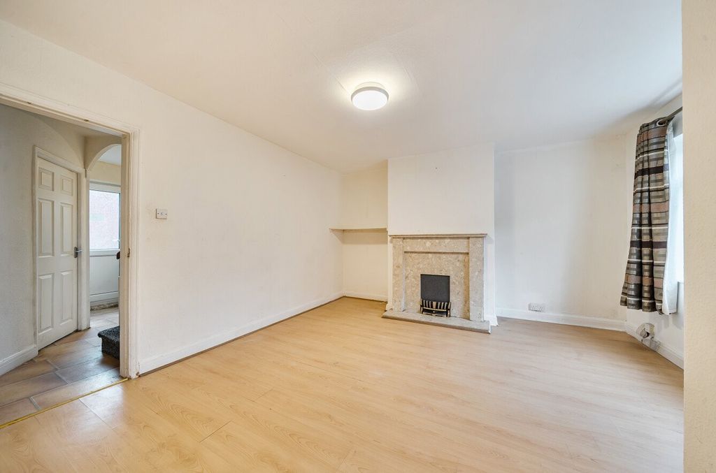 Property photo 2 of 17 Picture No. 18