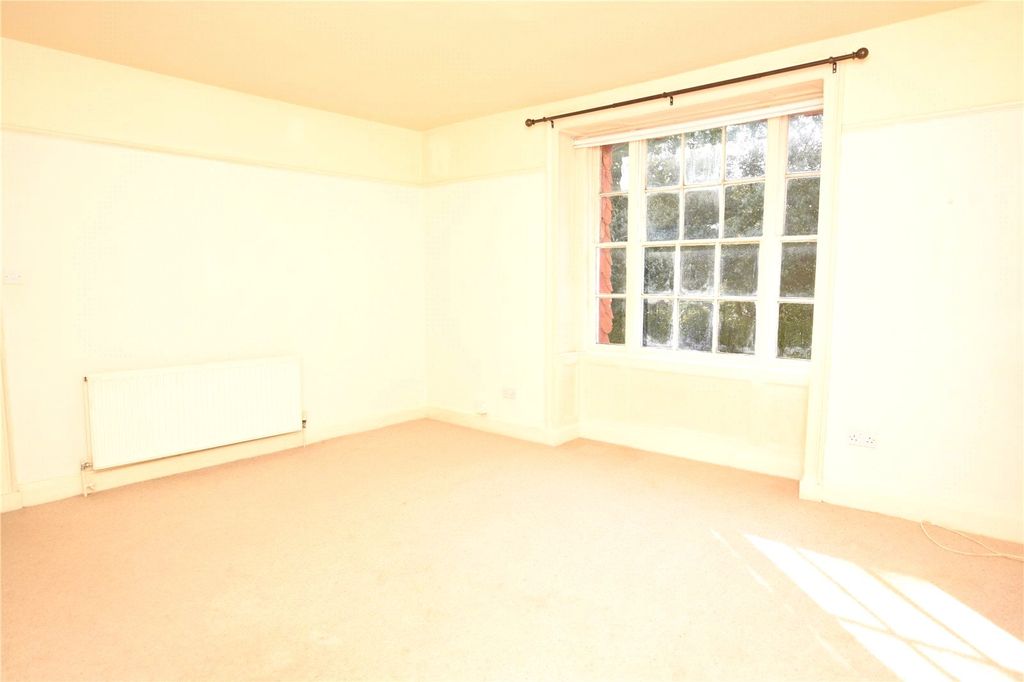 Property photo 3 of 11 Living Room