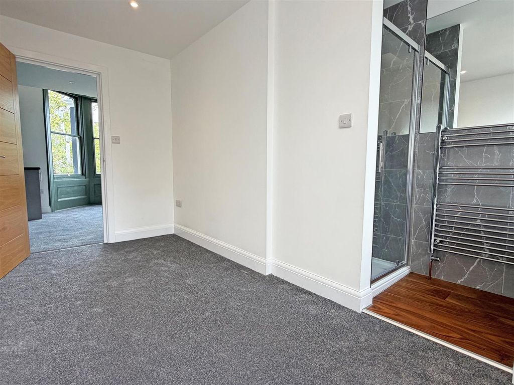 Property photo 3 of 9 93Bbed3A.Jpg