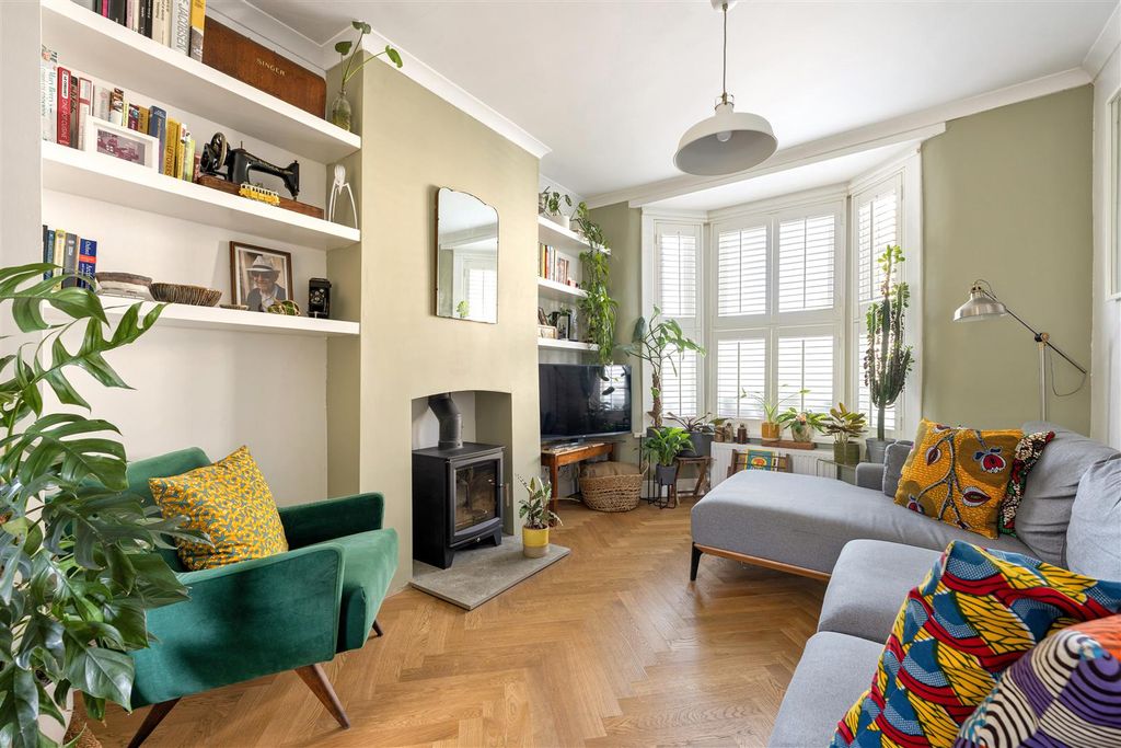 Property photo 2 of 39 Davis Street, E13