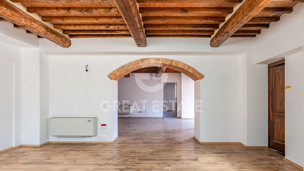 Property photo 2 of 48 Interiors