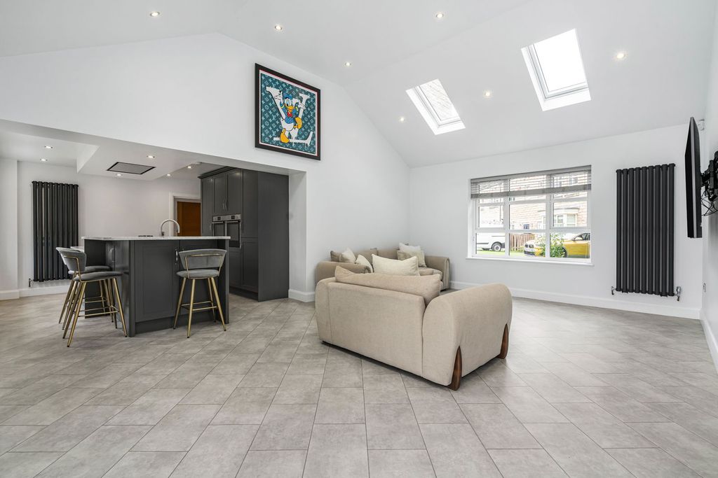 Property photo 2 of 34