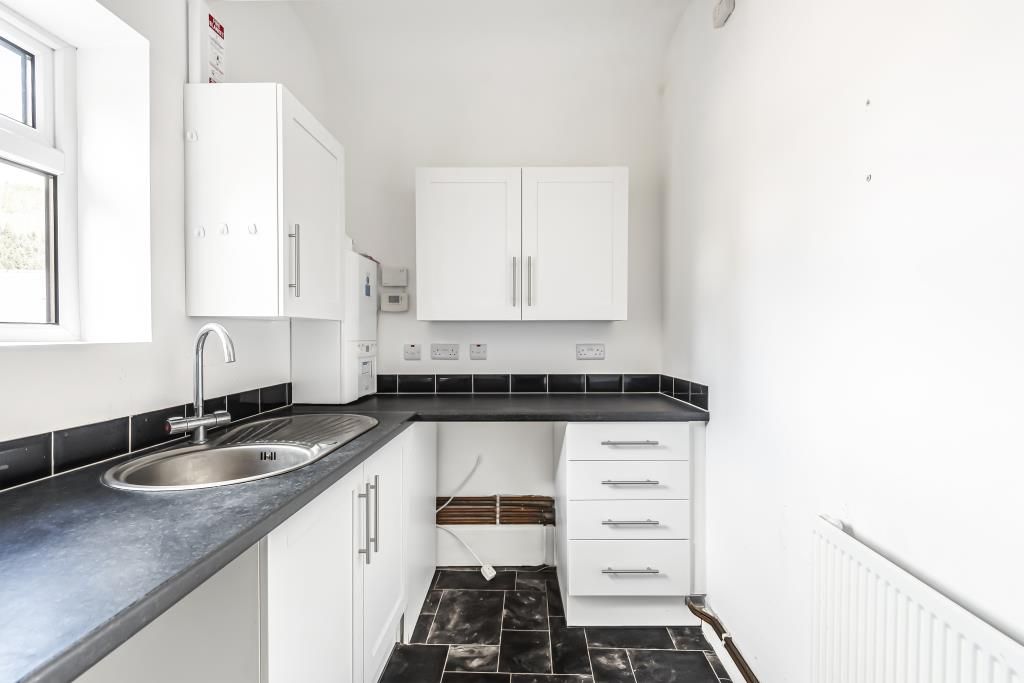 Property photo 3 of 10 Kitchen