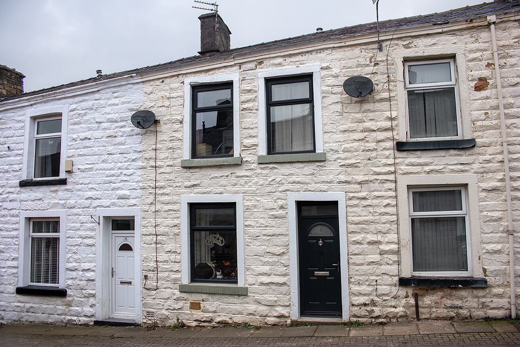 Property photo 1 of 10 3705021