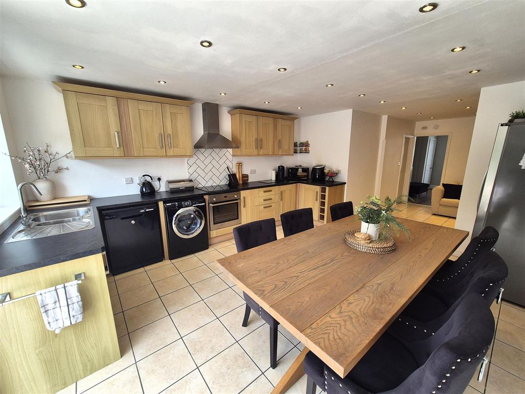 Property photo 3 of 21 Family Kitchen