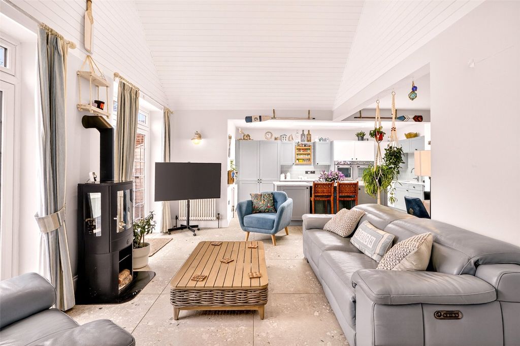 Property photo 2 of 32 Picture No. 27