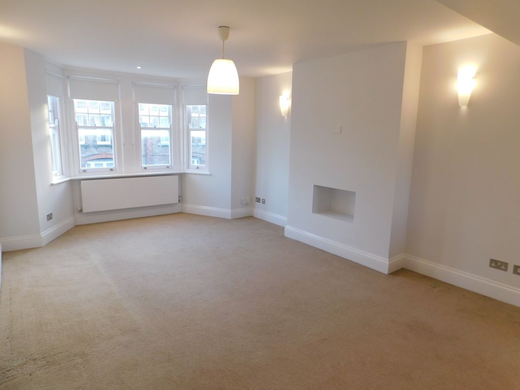 Property photo 2 of 10 2 Lounge.Jpg