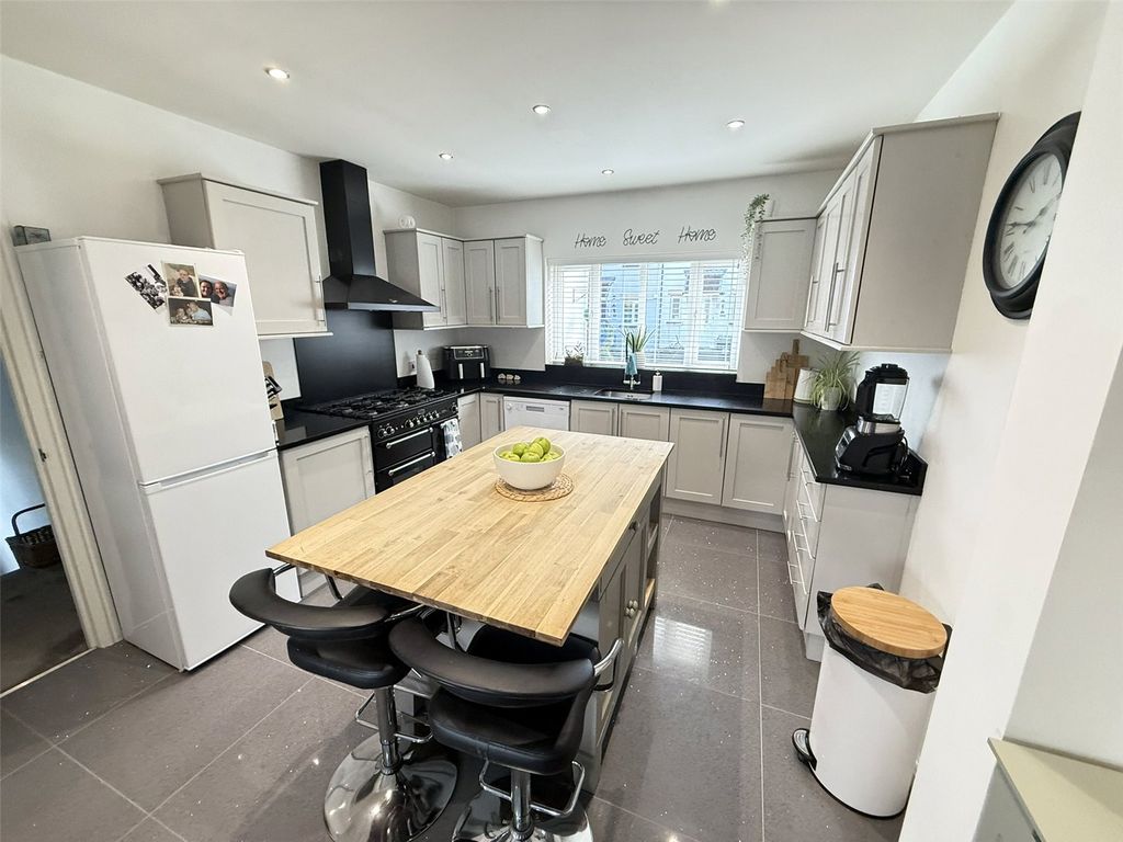 Property photo 2 of 24 Picture No. 14