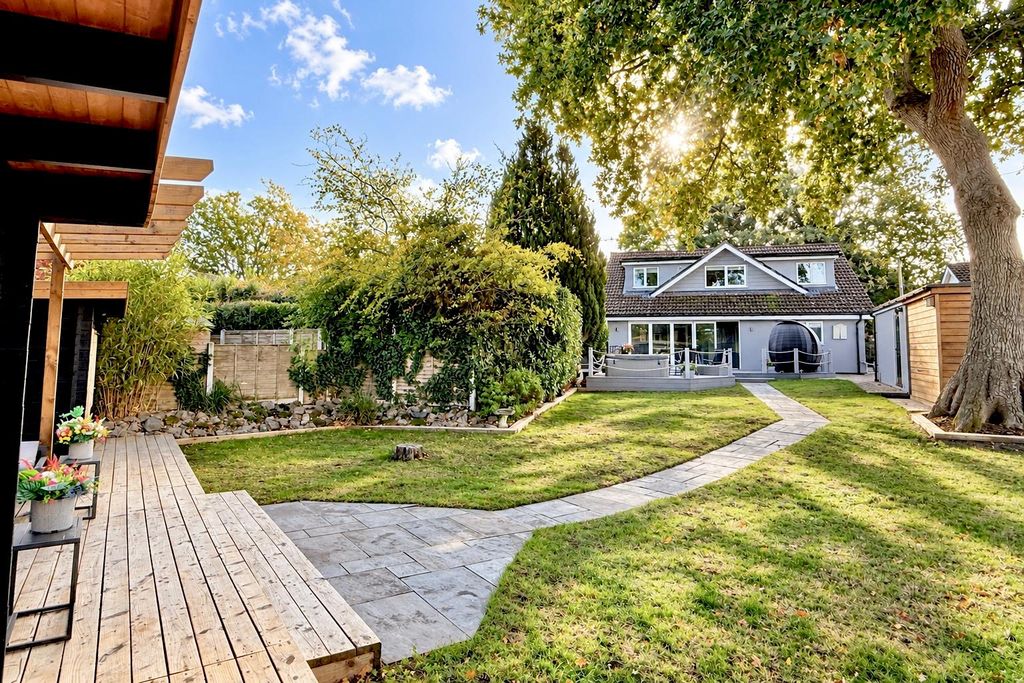 Property photo 1 of 32 5 Bedroom Detached Chalet The Grove Verwood