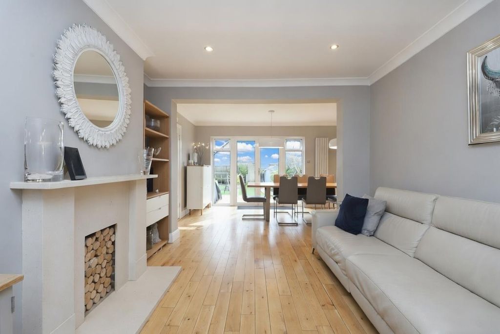 Property photo 3 of 27