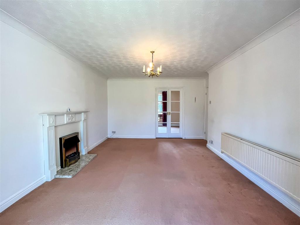 Property photo 3 of 15 Living Room