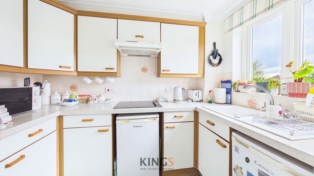 Property photo 3 of 14 Kitchen