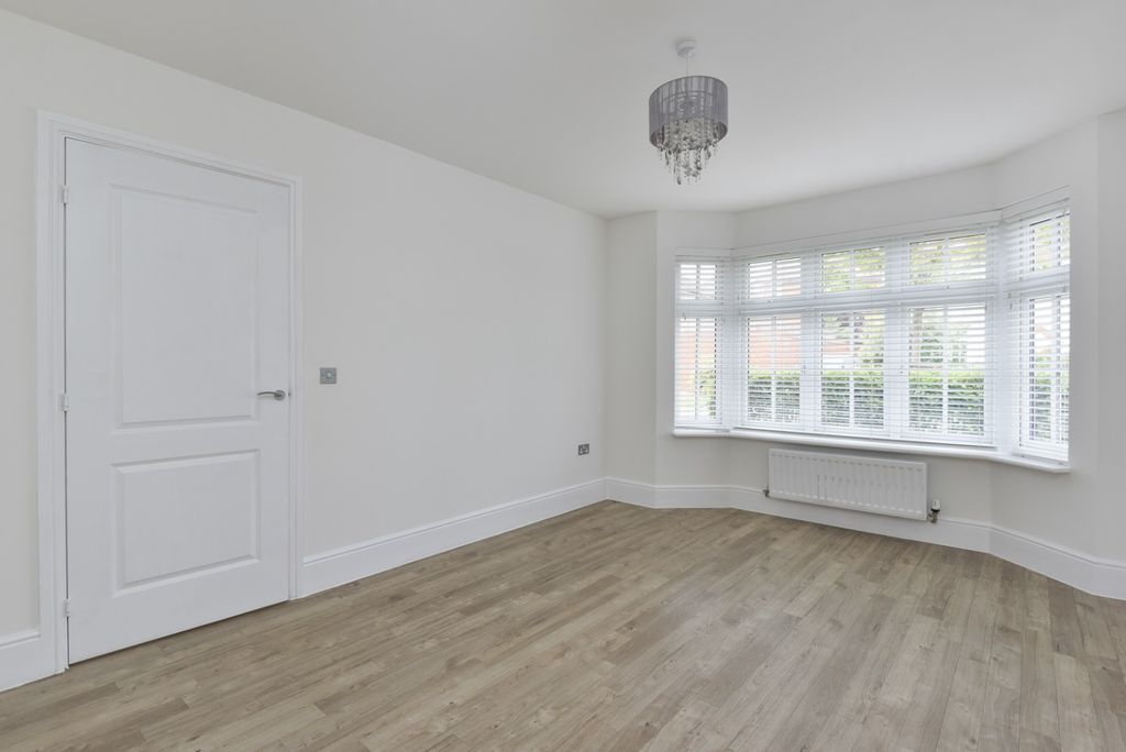 Property photo 3 of 14 4215615
