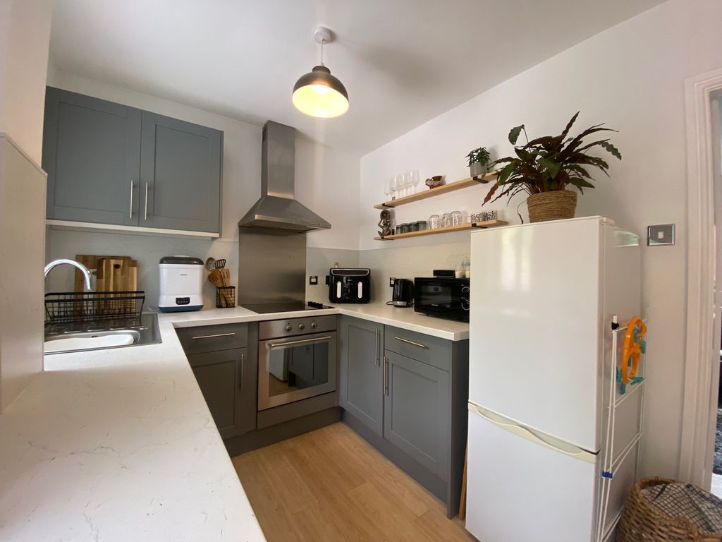 Property photo 3 of 9 Kitchen