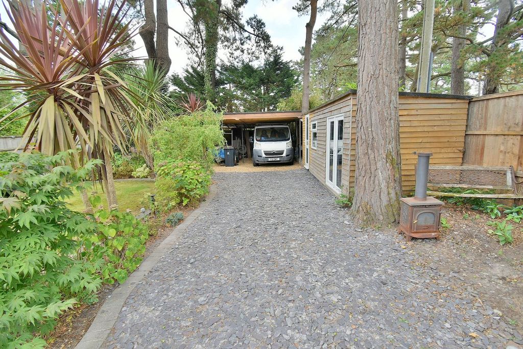 Property photo 3 of 27