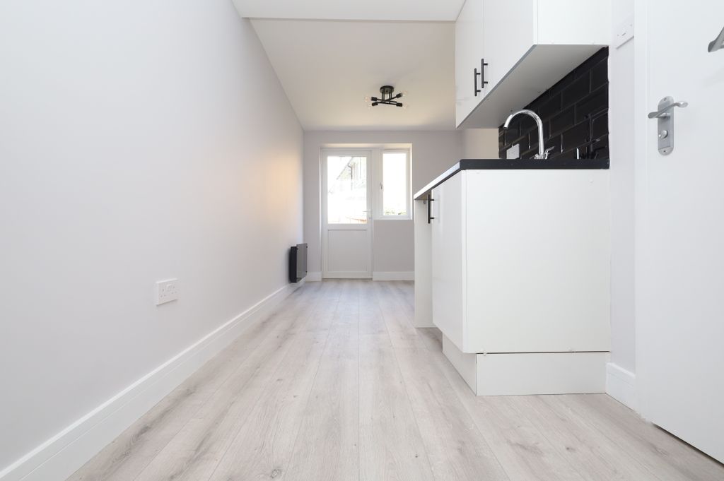 Property photo 1 of 2