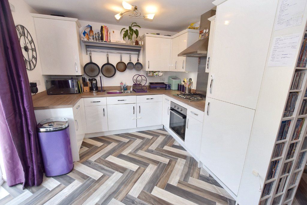 Property photo 3 of 13 Kitchen
