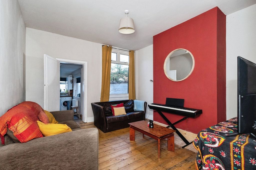 Property photo 3 of 17 Pbox-Img.Jpg