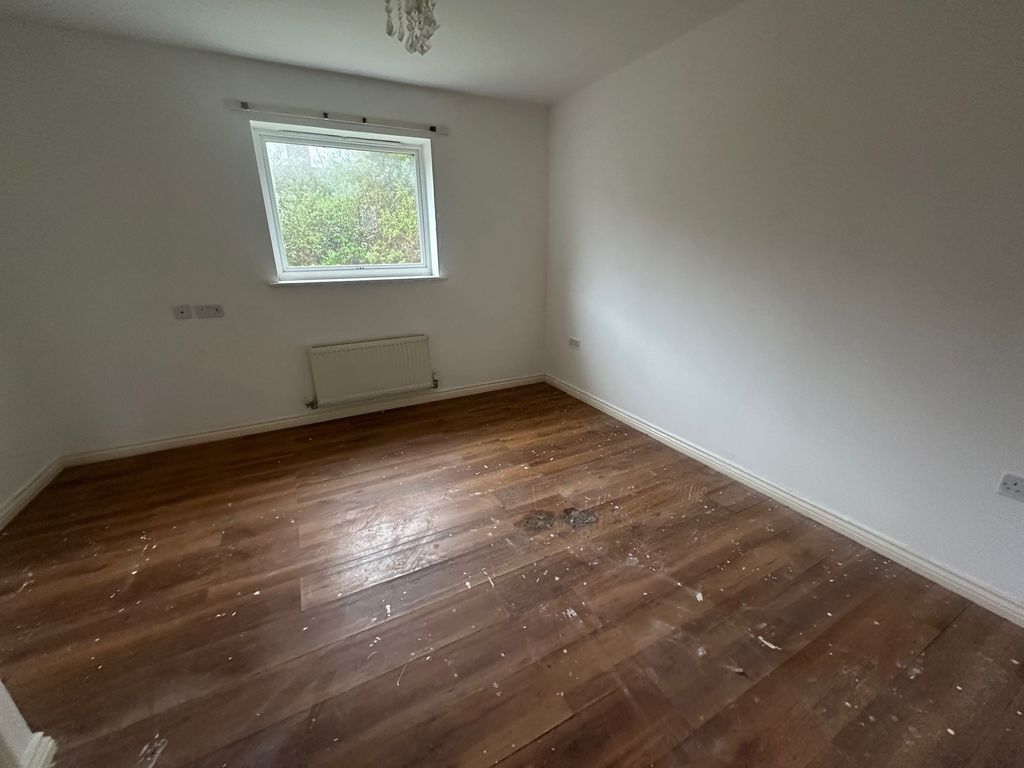 Property photo 3 of 8 Photo 10