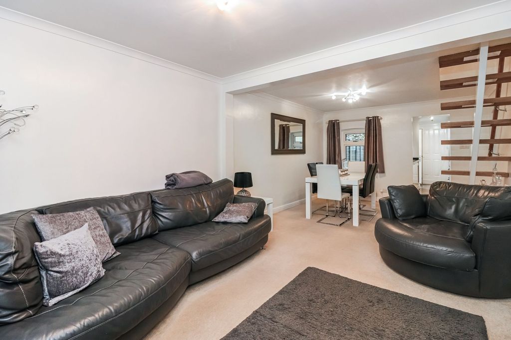Property photo 3 of 25