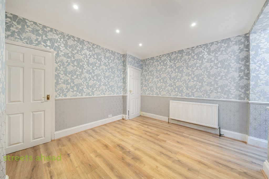 Property photo 3 of 16 c8d1099A-01Fb-46c...