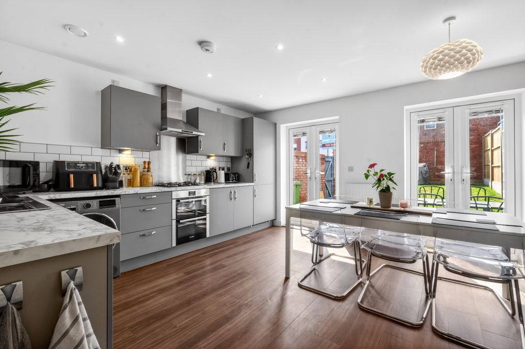 Property photo 2 of 15 Kitchen Dining Room
