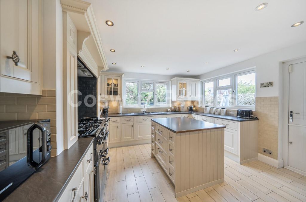 Property photo 3 of 16 4Dfc34d1-59A7-4885-8d18-92d1Dbe46c61.Jpg