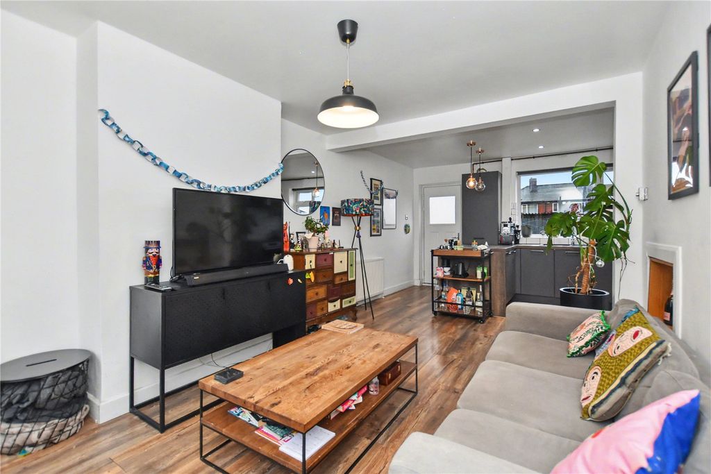 Property photo 3 of 19 Picture No. 18