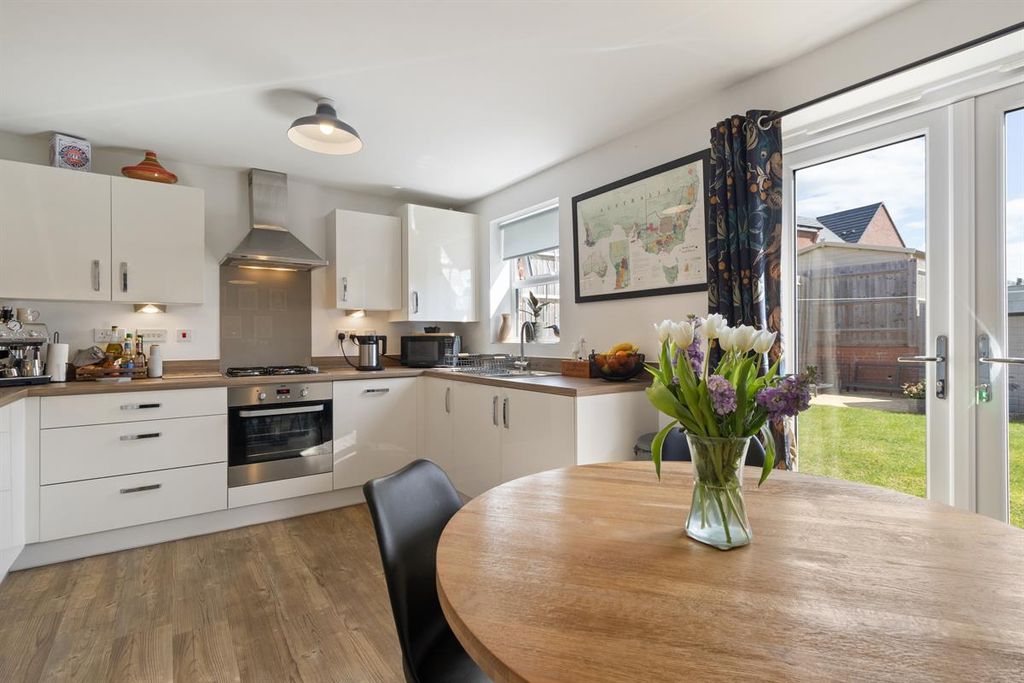 Property photo 2 of 17 Photo 3