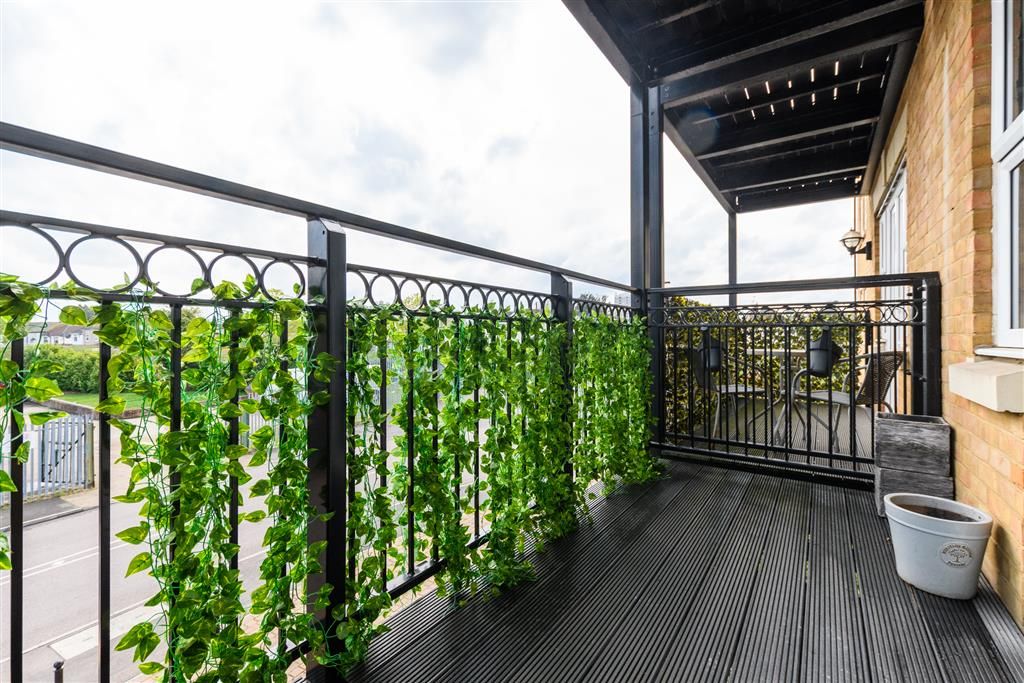 Property photo 1 of 8 Balcony