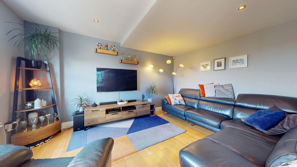 Property photo 1 of 35 5025221