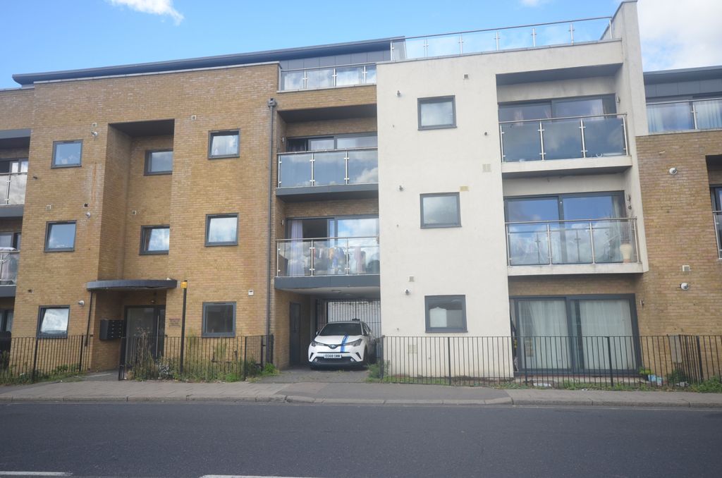 Property photo 1 of 2 2 Bed Apartment To Rent Cranbrook Road, Ilford Ig2 6Fn