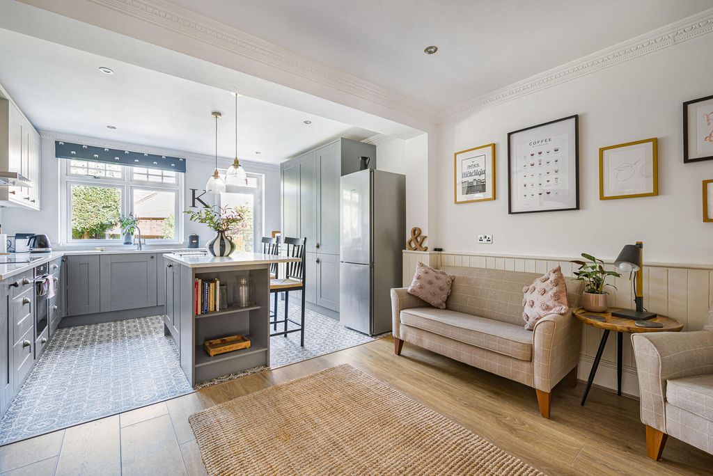 Property photo 3 of 34 Kitchen