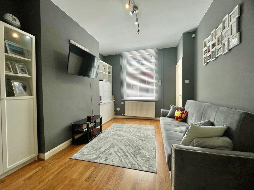 Property photo 2 of 13 Lounge