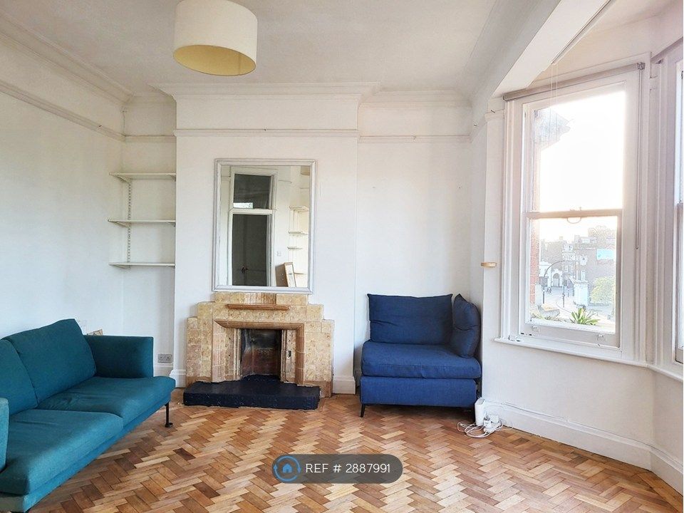 Property photo 1 of 12 Living/ Dining Room